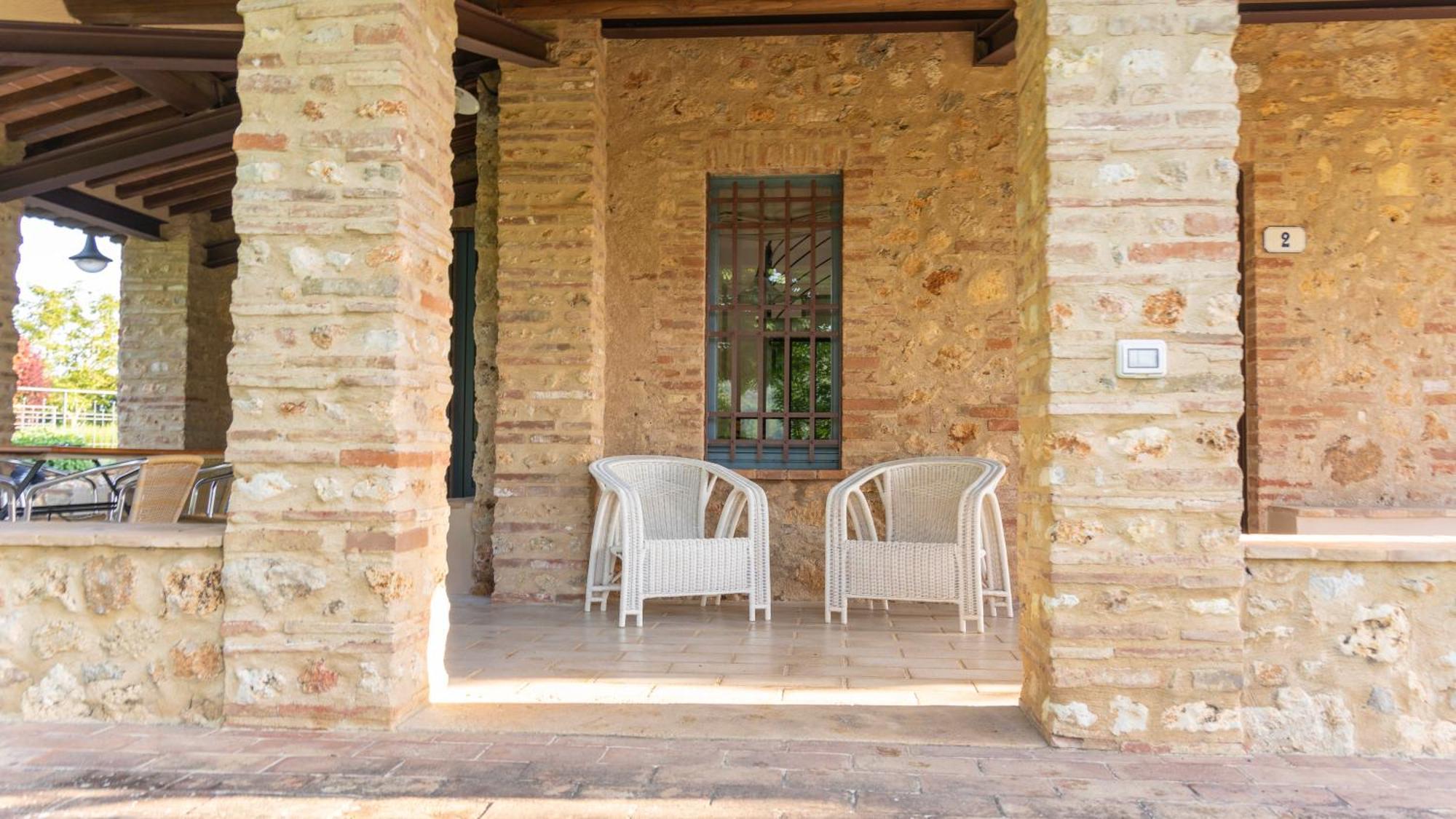 Monteriggioni Suite Екстериор снимка