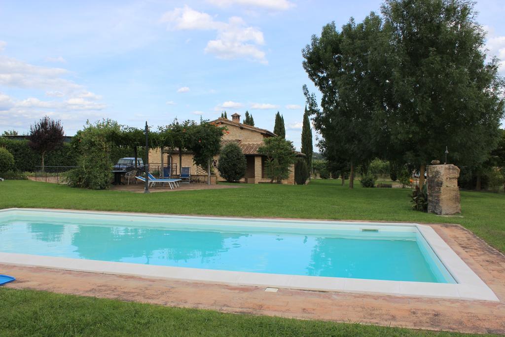 Monteriggioni Suite Екстериор снимка