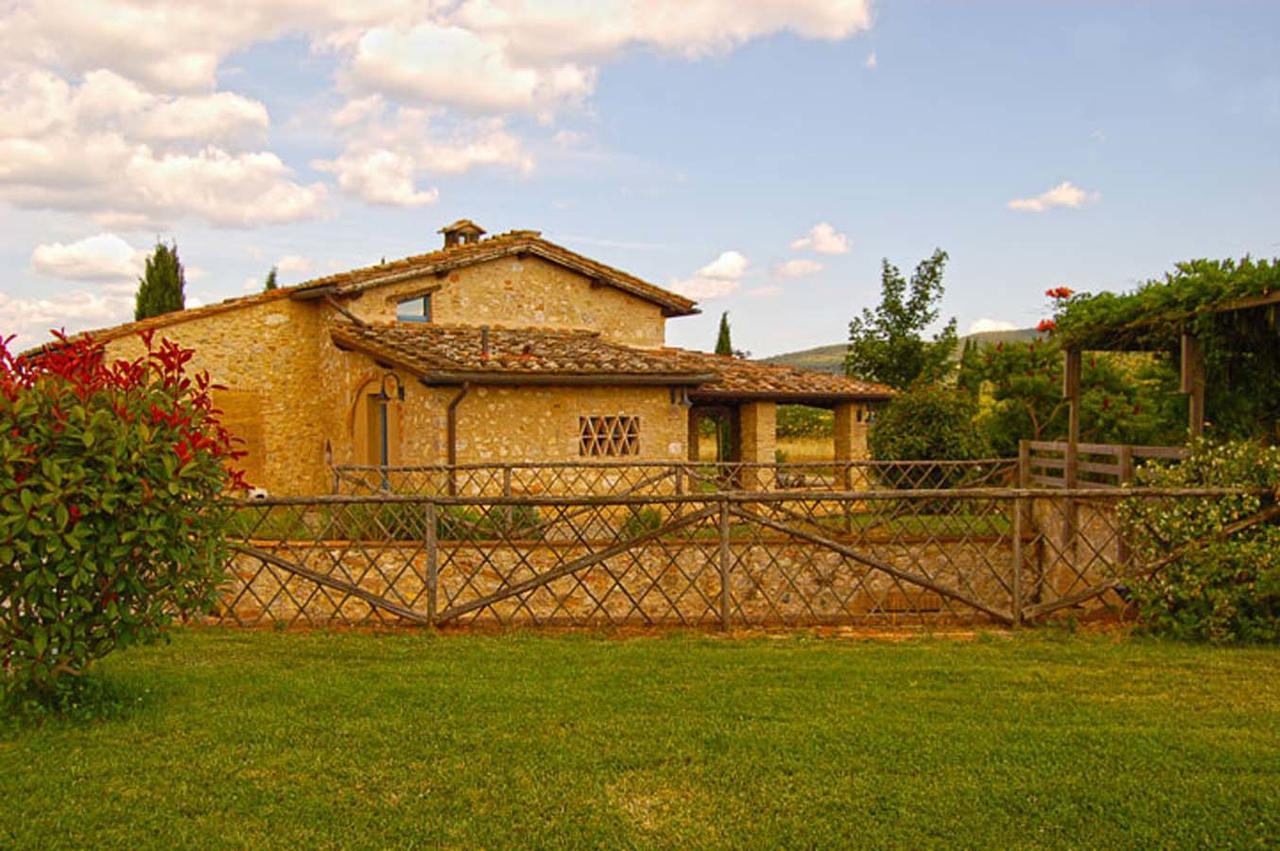 Monteriggioni Suite Екстериор снимка