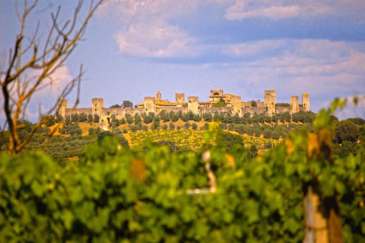 Monteriggioni Suite Екстериор снимка