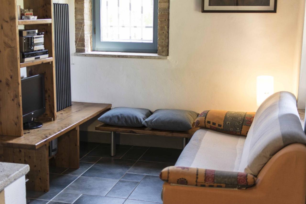 Monteriggioni Suite Екстериор снимка