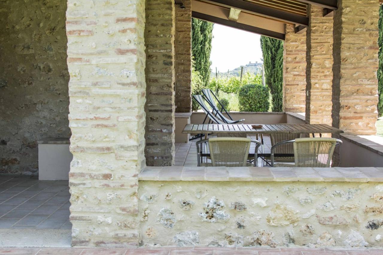 Monteriggioni Suite Екстериор снимка