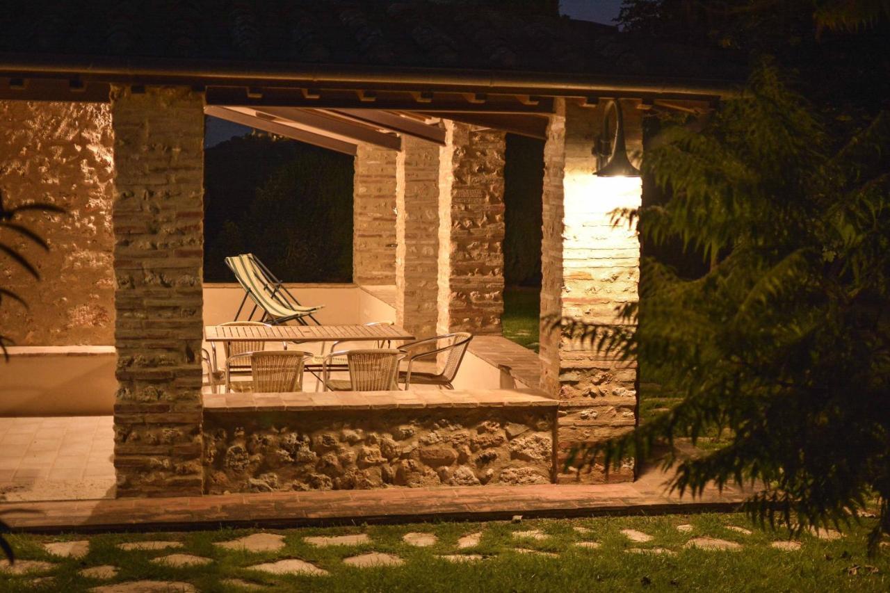 Monteriggioni Suite Екстериор снимка