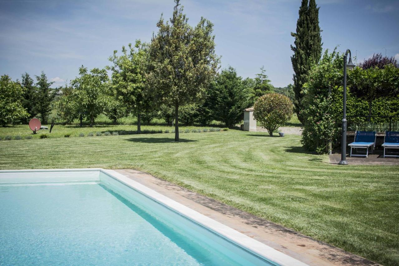 Monteriggioni Suite Екстериор снимка